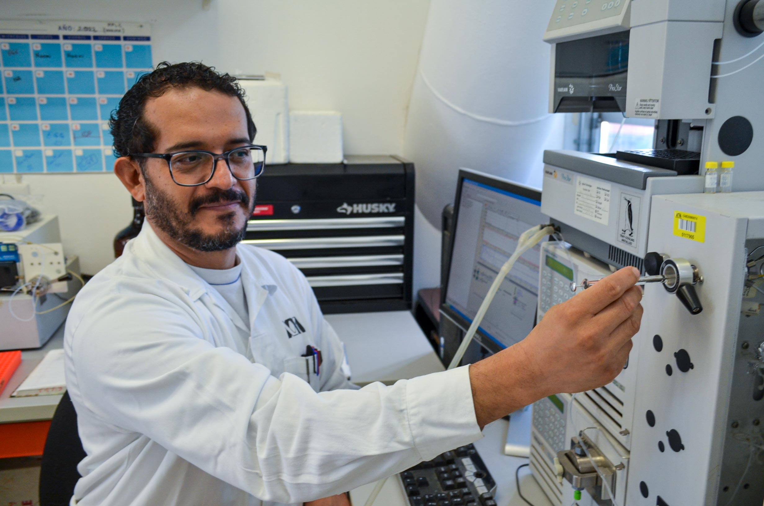 Profesor titular C de tiempo completo del Departamento de Procesos y Tecnología de la División de Ciencias Naturales e Ingeniería de la UAM-Cuajimalpa.